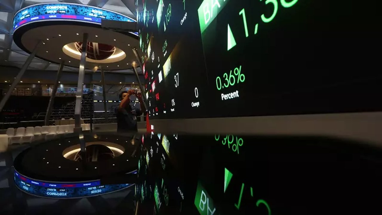 441125